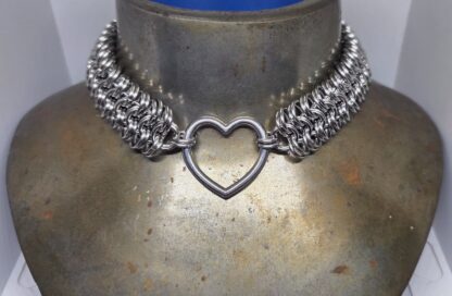 Kinged Heart Choker